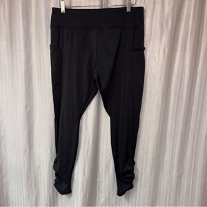 Duluth Trading Co Black Leggings with ruched bottom & 2 Pockets size Large